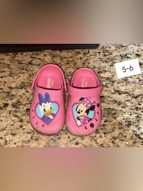 Minnie Mouse crocs